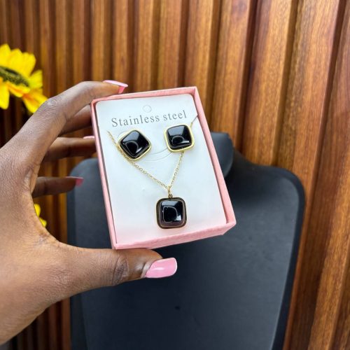 SQUARE SET FOR HER