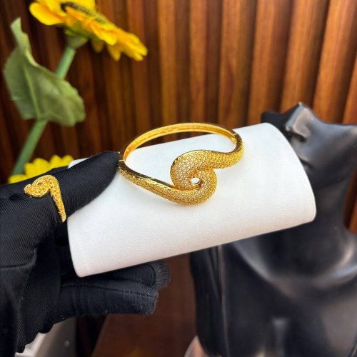 GOLD REPLICA RING AND BANGLE GLR02