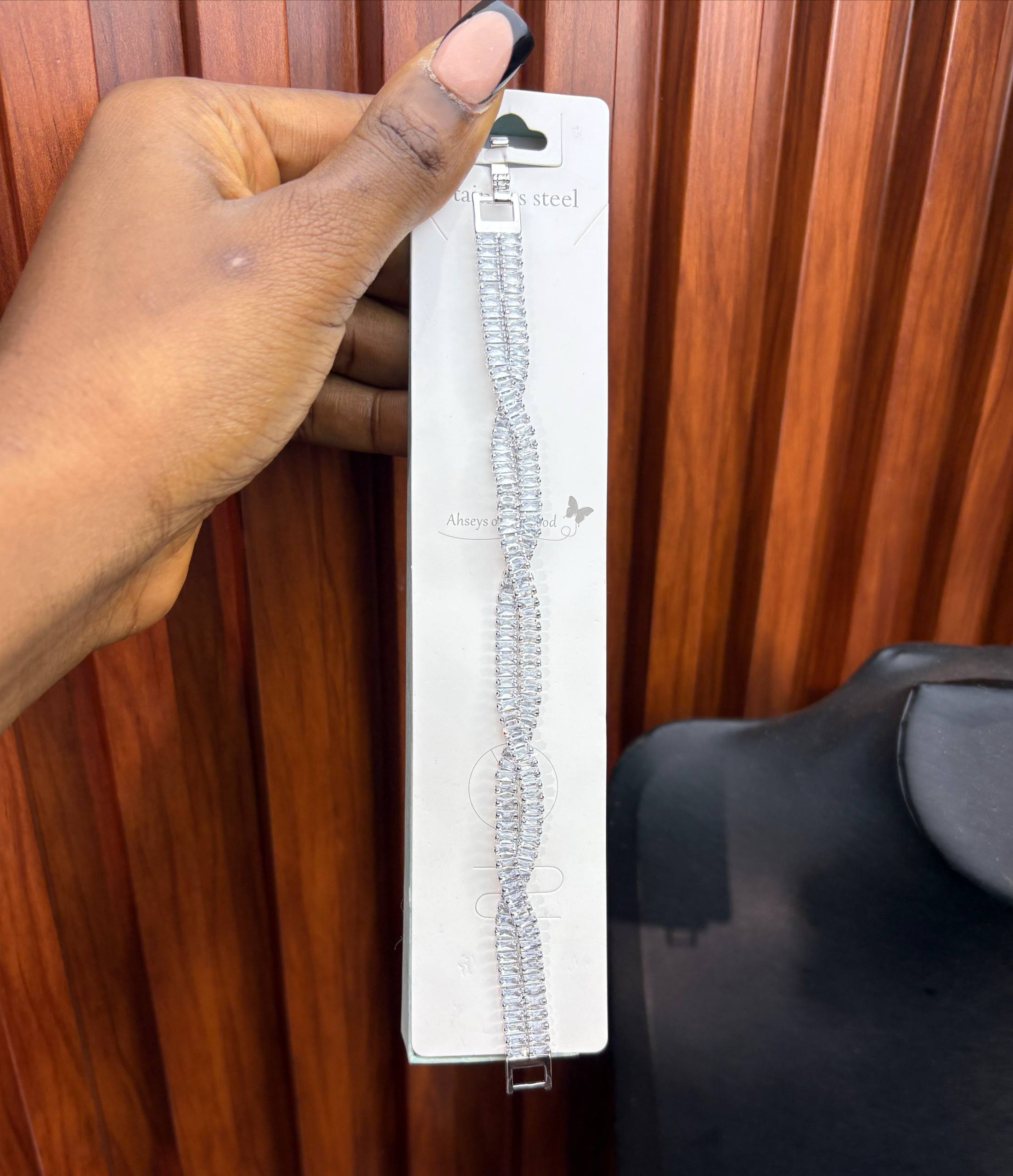 photo_2026-01-27_19-22-03 TWIST ZIRCONIA HANDCHAIN TWZR02 - Image 1