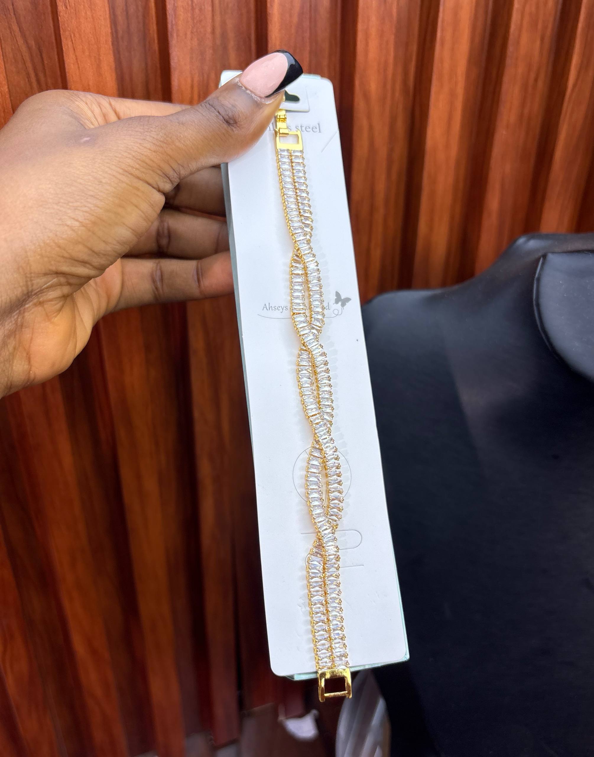 photo_2026-01-27_19-22-11 TWIST ZIRCONIA HANDCHAIN TWZR03 - Image 1