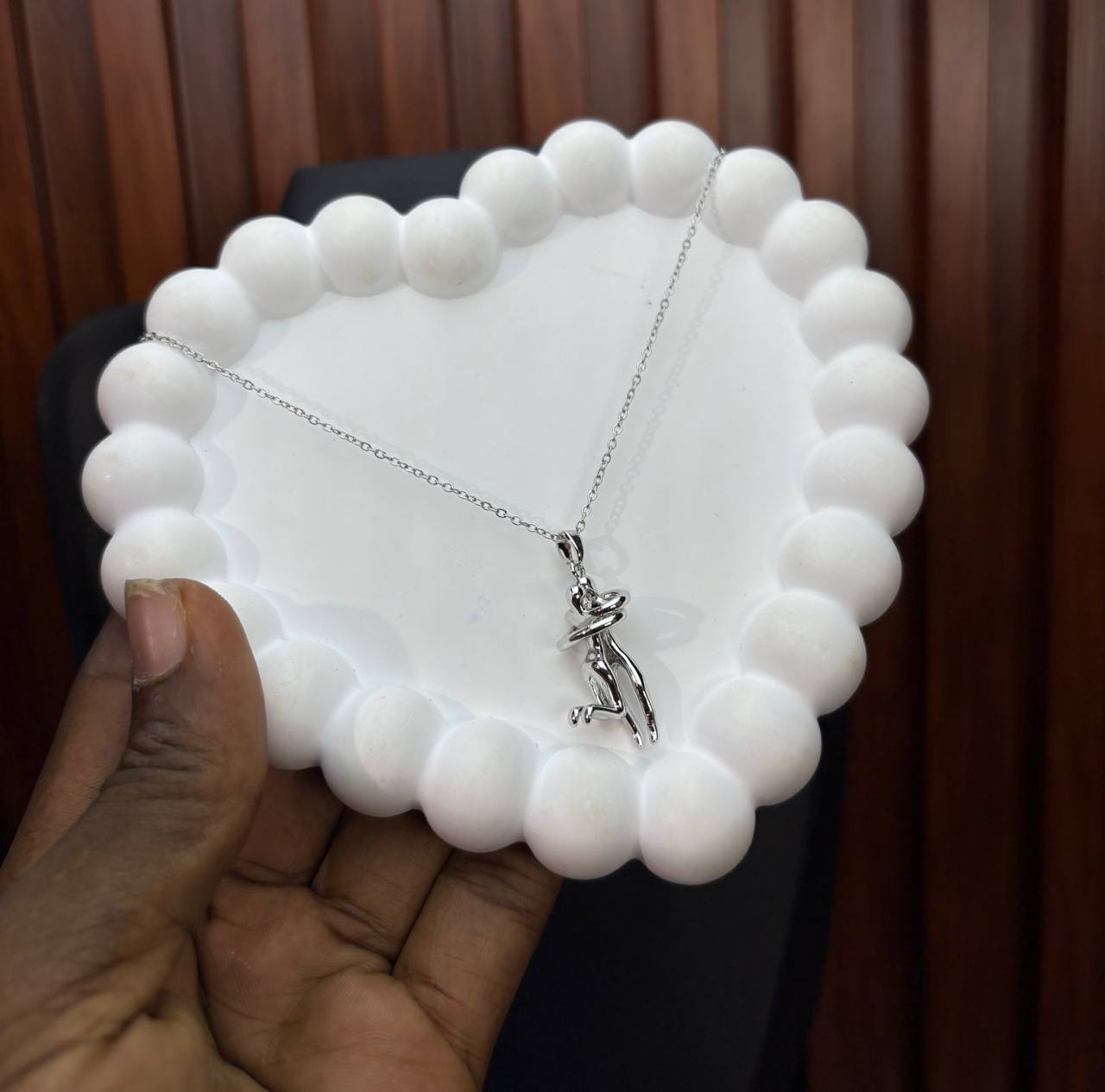 photo_2026-02-18_17-37-39 HUG CHAIN H002 - Image 1