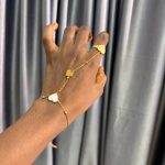 RING WITH HANDCHAIN RHND11