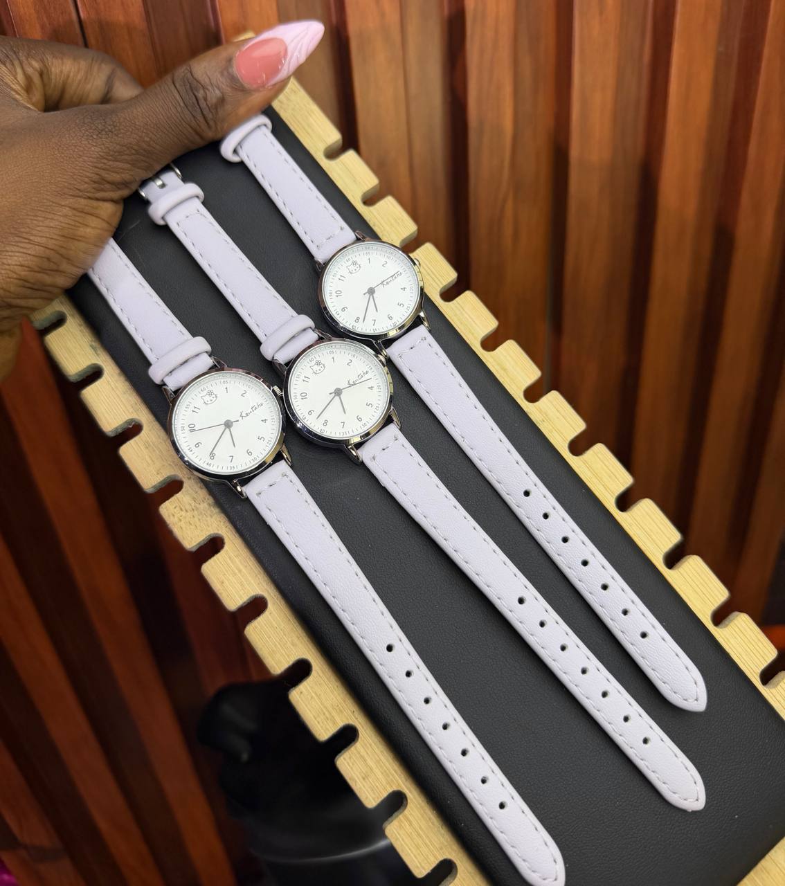 photo_2026-08-25_17-48-19 LEATHER ROUND FEMALE WATCH - Image 1