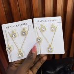 BIG ZIRCONIA WITH HAND CHAIN ZCWH